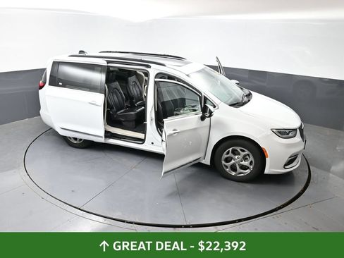 Used 2023 Chrysler Pacifica Limited FWD image 63