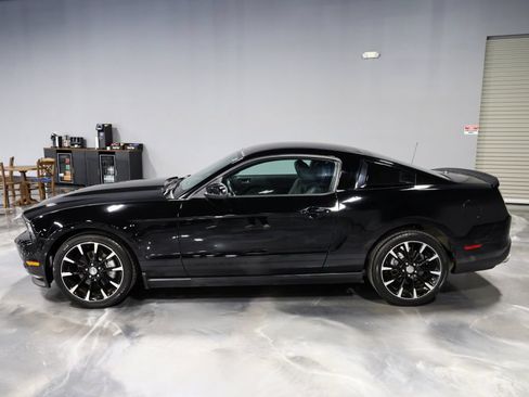 Used 2011 Ford Mustang Premium w/ V6 Performance Pkg RWD image 4