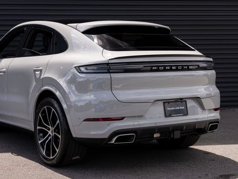 Certified 2025 Porsche Cayenne Coupe image 12