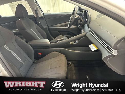 Certified 2025 Hyundai Elantra SE image 18