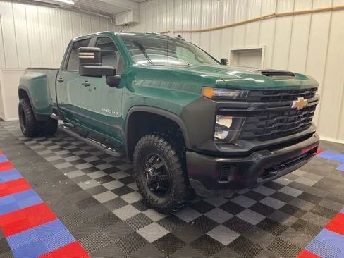 Used 2024 Chevrolet Silverado 3500 W/T image 2