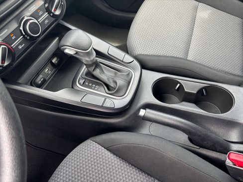 Used 2025 Kia Soul LX w/ LX Technology Package FWD image 39
