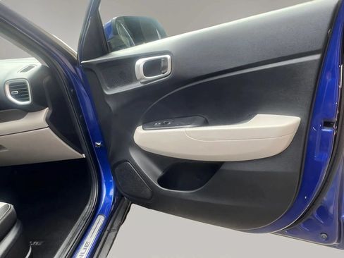Used 2020 Hyundai Venue SEL FWD image 29