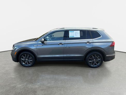 Used 2023 Volkswagen Tiguan SE w/ Panoramic Sunroof Package image 8