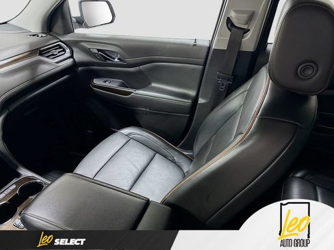 Used 2021 GMC Acadia AT4 w/ Technology Package AWD/4WD image 28