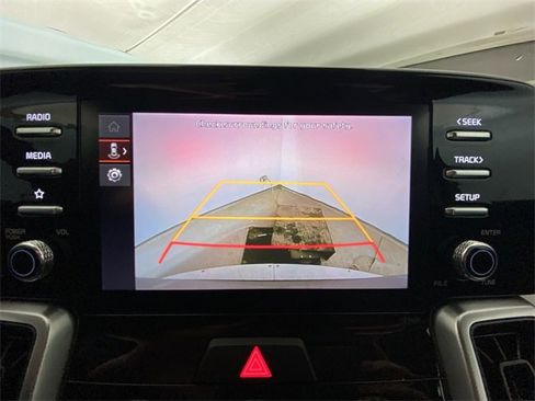 Used 2023 Kia Sorento LX image 17