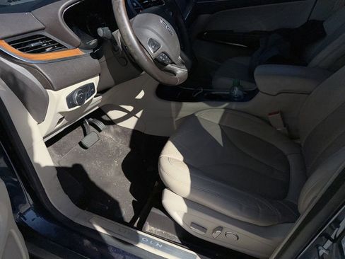 Used 2017 Lincoln MKC Select w/ Select Plus Package image 5