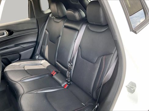 Used 2025 Jeep Compass Trailhawk AWD/4WD image 18