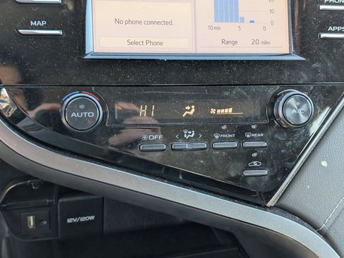 Used 2019 Toyota Camry LE image 27