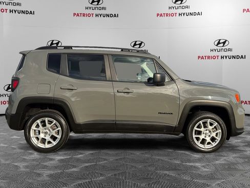 Used 2022 Jeep Renegade Latitude w/ Sun/Sound Group AWD/4WD image 2