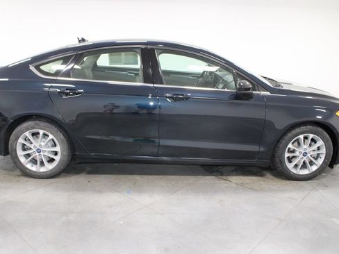 Used 2020 Ford Fusion SE FWD image 12