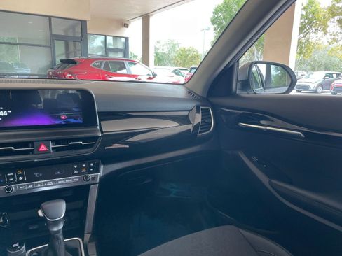 Used 2025 Kia Seltos S image 30