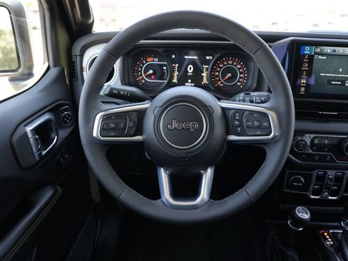 Used 2026 Jeep Wrangler Unlimited Sahara AWD/4WD image 7