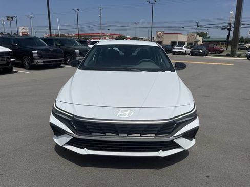 Certified 2025 Hyundai Elantra Sport FWD image 8