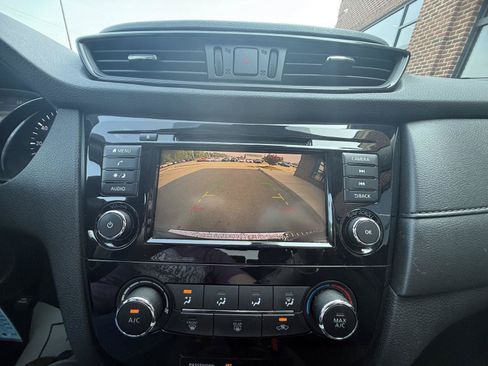 Used 2020 Nissan Rogue S w/ Special Edition Package FWD image 26