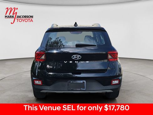 Used 2022 Hyundai Venue SEL FWD image 11