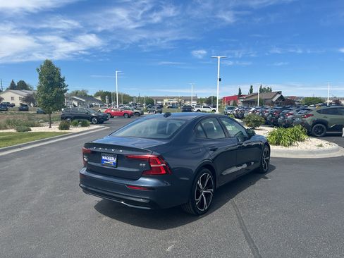 Used 2024 Volvo S60 B5 Core FWD image 4