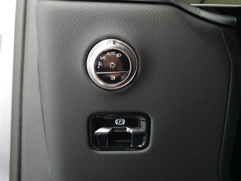 Used 2026 Mercedes-Benz GLC 43 AMG 4MATIC w/ Driver Assistance Package image 10