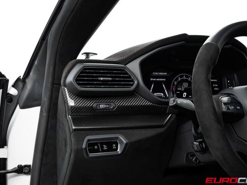 Used 2024 Lamborghini Urus Performante AWD/4WD image 33