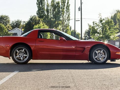 Used 2000 Chevrolet Corvette Coupe w/ Lighting Pkg RWD image 9