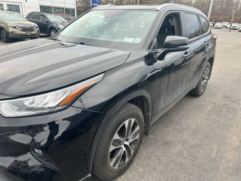 Used 2020 Toyota Highlander XLE w/ Protection Package #3 image 2