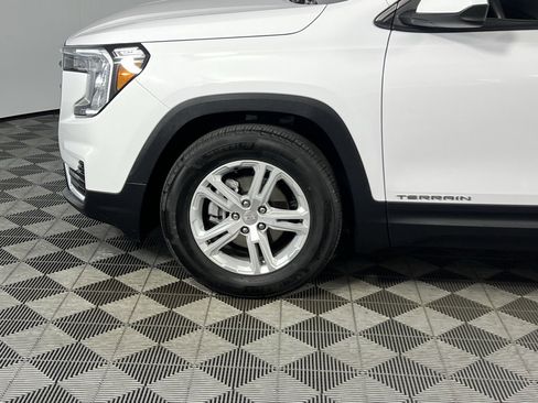 Used 2024 GMC Terrain SLE image 9