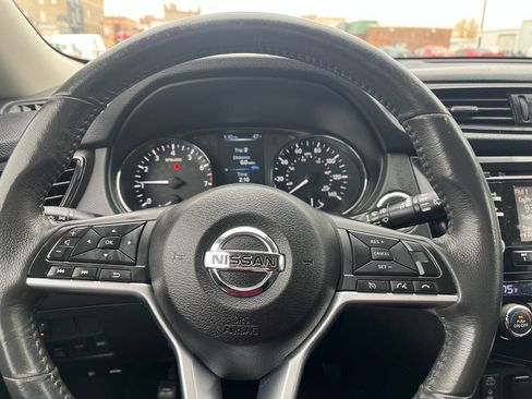 Used 2017 Nissan Rogue SV image 25