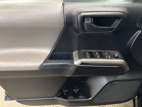 Used 2017 Toyota Tacoma SR5 w/ Tow Package AWD/4WD image 11