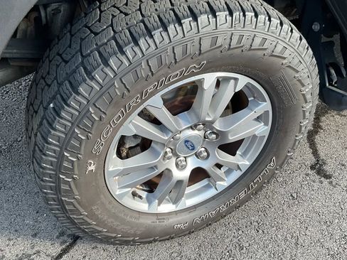 Used 2019 Ford F150 Lariat w/ FX4 Off-Road Package image 21