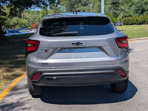 New 2026 Chevrolet Trax RS w/ Sunroof Package FWD image 3