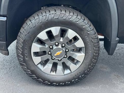 Used 2024 Chevrolet Silverado 2500 Custom w/ Custom Value Package AWD/4WD image 9