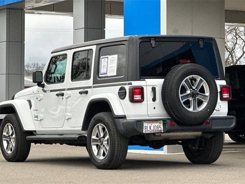 Used 2018 Jeep Wrangler Unlimited Sahara image 7