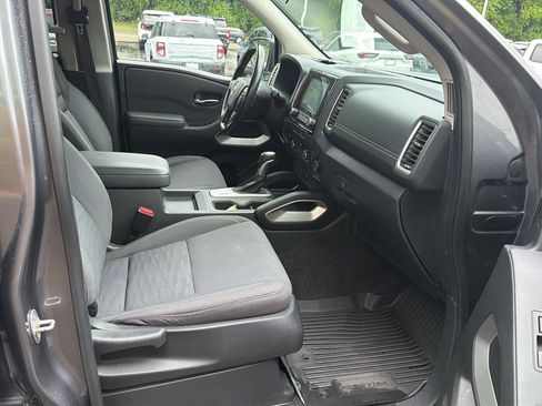 Used 2022 Nissan Frontier SV AWD/4WD image 12