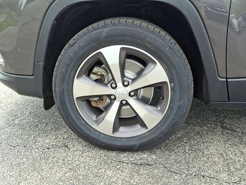 Certified 2021 Jeep Cherokee Limited AWD/4WD image 33