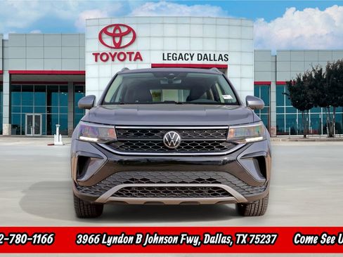 Used 2024 Volkswagen Taos SE image 6