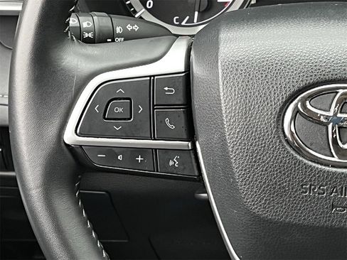 Used 2024 Toyota Highlander LE image 12