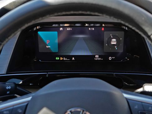 Used 2025 Volkswagen Atlas Cross Sport SE w/ Panoramic Sunroof Package image 20