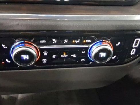 Used 2025 GMC Sierra 1500 SLT image 30