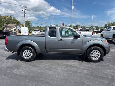 Used 2017 Nissan Frontier SV RWD image 2
