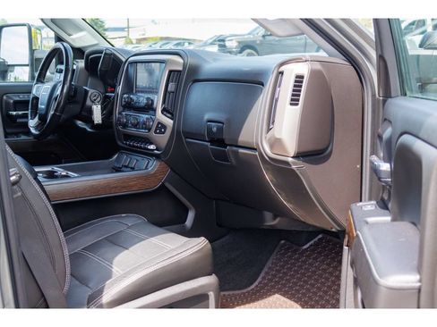 Used 2018 GMC Sierra 2500 Denali w/ Duramax Plus Package AWD/4WD image 10