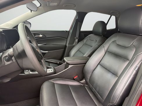 Used 2025 Chevrolet Trax LS FWD image 18