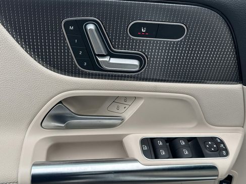 Used 2021 Mercedes-Benz GLA 250 4MATIC image 23