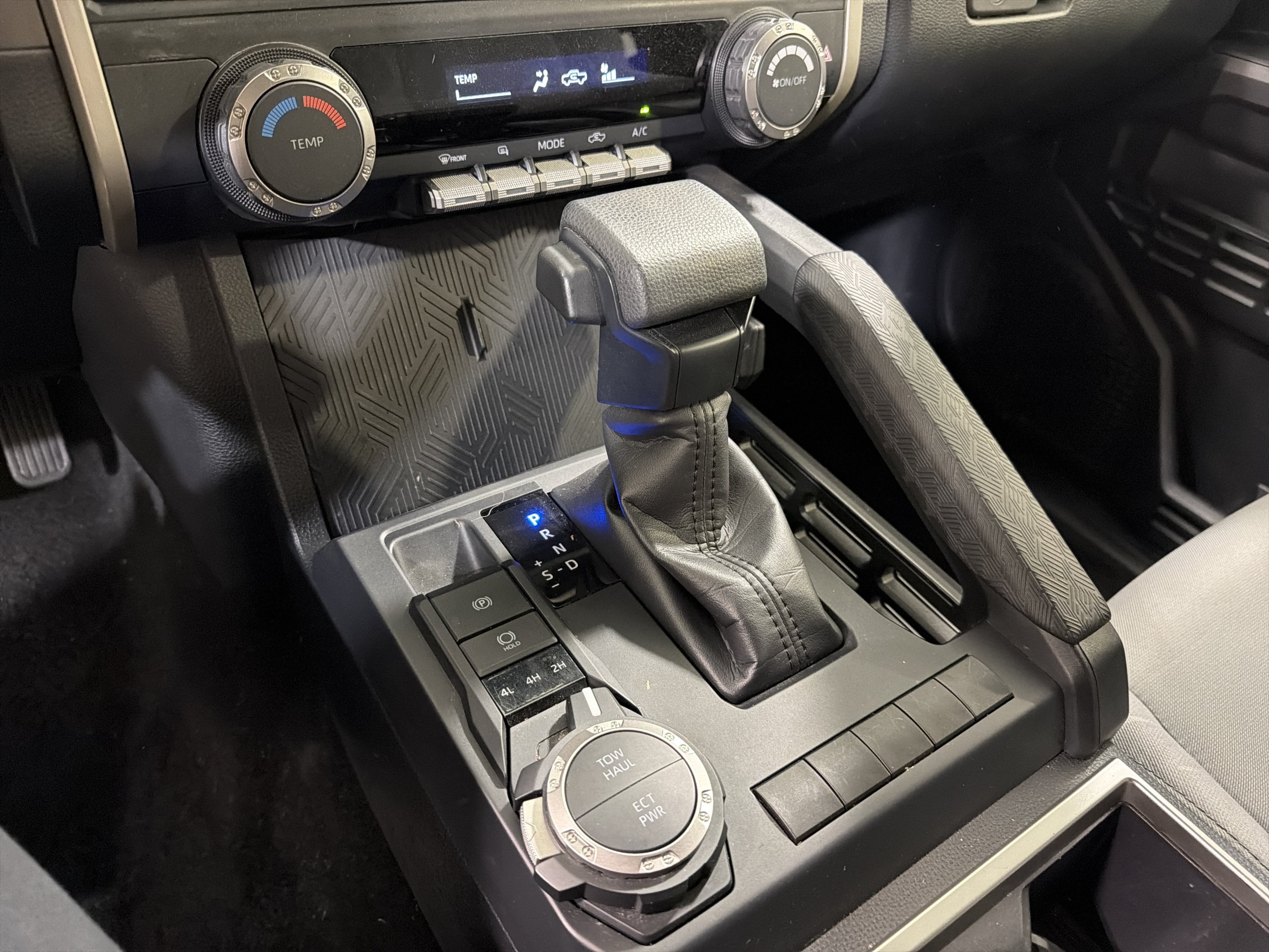 Used 2025 Toyota Tacoma SR5 AWD/4WD image 12