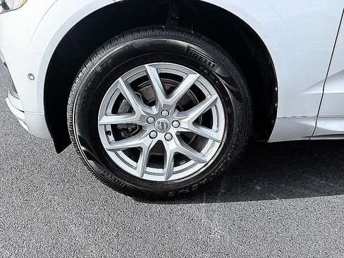 Used 2019 Volvo XC60 T5 Momentum w/ Multimedia Package FWD image 9