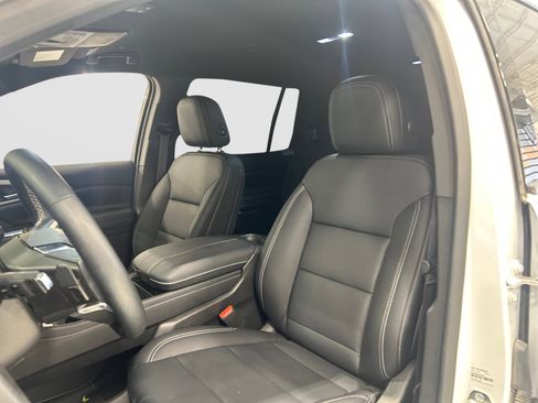 Used 2025 Chevrolet Traverse LT w/ Midnight/Sport Edition FWD image 10