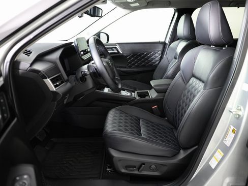 Used 2024 Mitsubishi Outlander SEL image 17