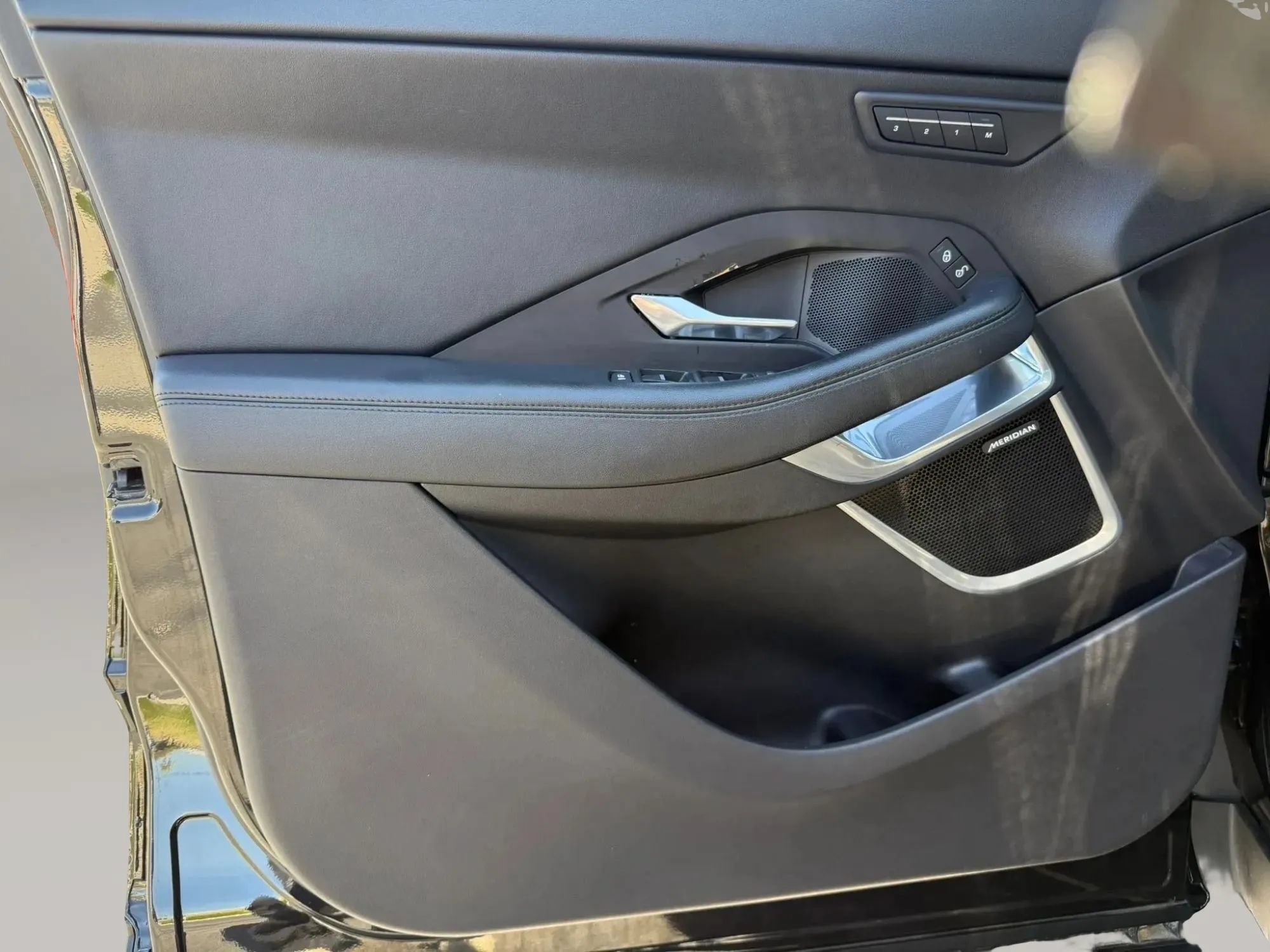 Used 2020 Jaguar E-PACE SE AWD/4WD image 12