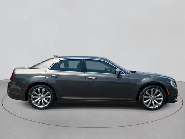 Used 2020 Chrysler 300 Touring w/ Chrome Appearance Package RWD image 5