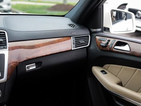 Used 2013 Mercedes-Benz GL 550 4MATIC image 29