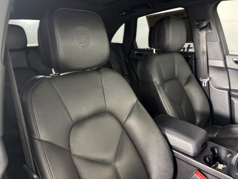 Used 2022 Porsche Macan w/ Premium Package Plus AWD/4WD image 29